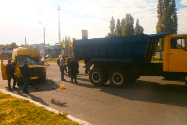 Масштабное ДТП в Новомосковске — маршрутка протаранила КрАЗ