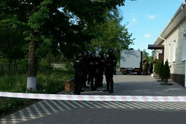 У Кіровоградській області люди в камуфляжі влаштували перестрілку, є поранені