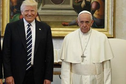 Что Папа Римский подарил Трампу