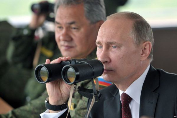 Баллистические ракеты и истребители: Путин бряцает новым оружием
