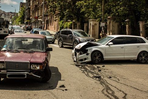 ДТП в Днипре: беременная на Audi въехала в ВАЗ