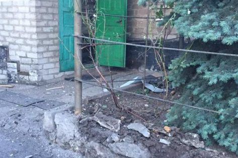 В Авдіївці обстріляні будинки і зупинка. Троє поранених