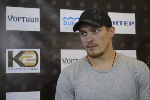 Усик жорстко наїхав на журналіста: У вас собачі питання