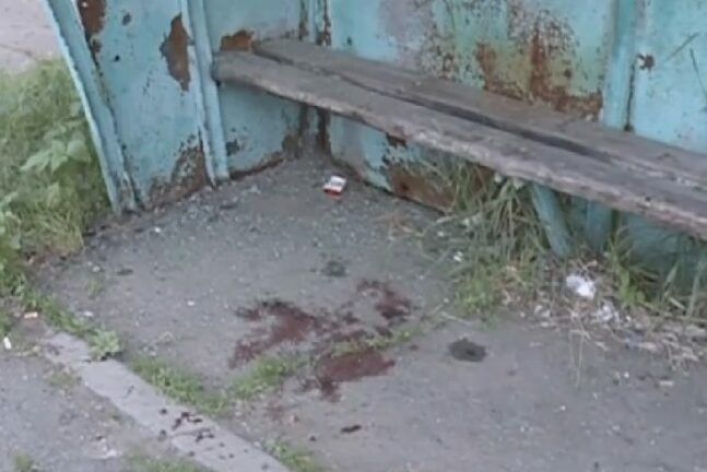 Свежие следы крови и уничтожена остановка. Боевики засыпали Авдеевку минами