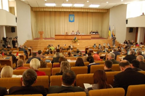 Драка в Николаевском облсовете: Фроленко с боксером против Барны