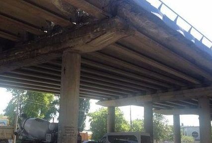 У Києві розвалюється Південний міст