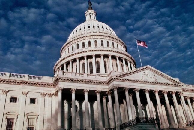 Сенат США окончательно одобрил новые санкции против России