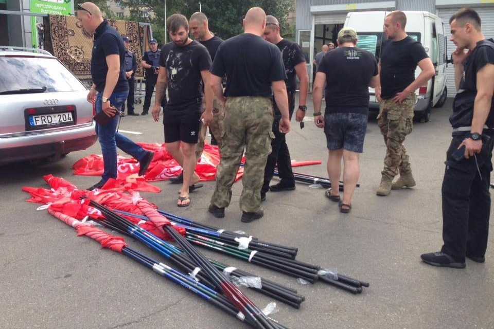 У Києві напали на акцію проти перейменування проспекту Ватутіна