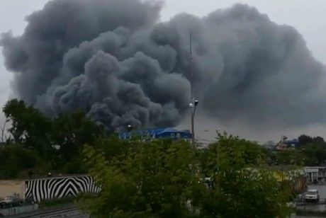 Масштабна пожежа на складах у Москві