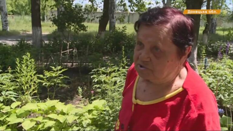 Работа на земле помогает не думать о войне — 91-летняя жительница Авдеевки