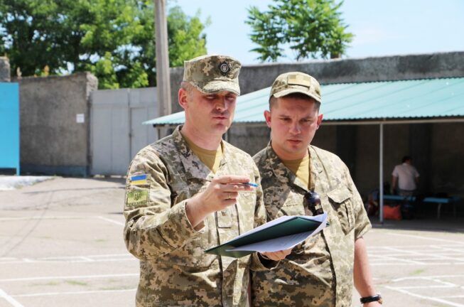 В Украине начали призывать офицеров запаса