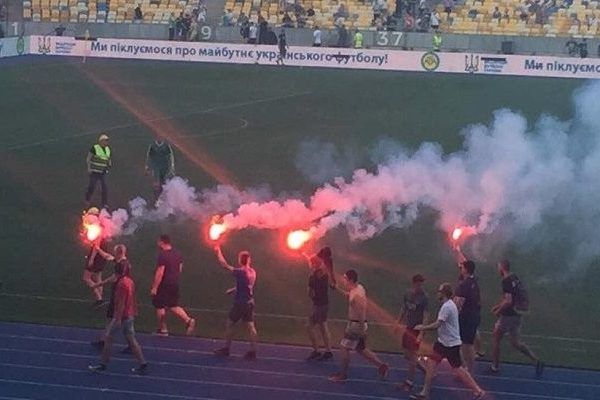 Ультрас Металіста влаштували жорстку бійню на Олімпійському