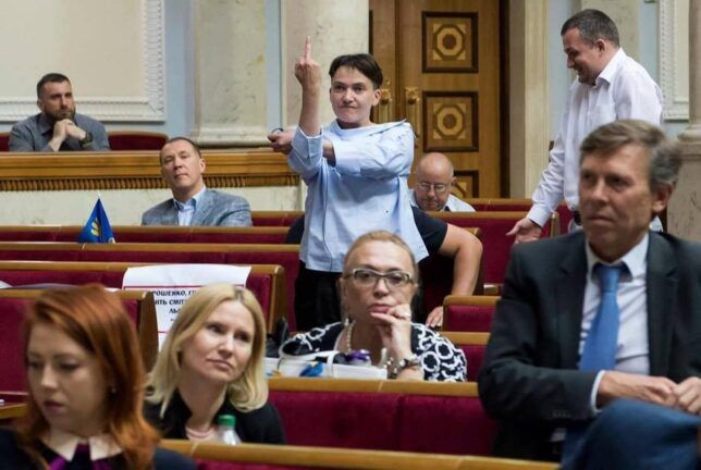 Савченко в Раде показала средний палец и уснула
