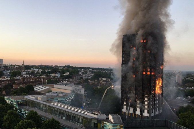 Картковий будинок передбачив пожежу в Лондоні ще 24 роки тому