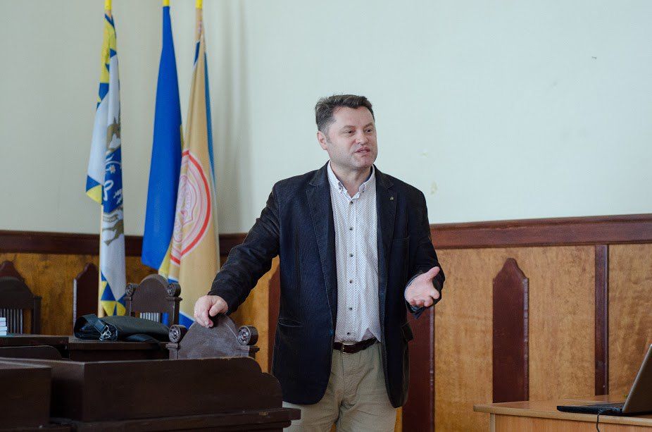 Конституційний “лікнеп”: чому основний Закон мають прочитати всі Фото 2 Конституційний “лікнеп”: чому основний Закон мають прочитати всі Фото 2