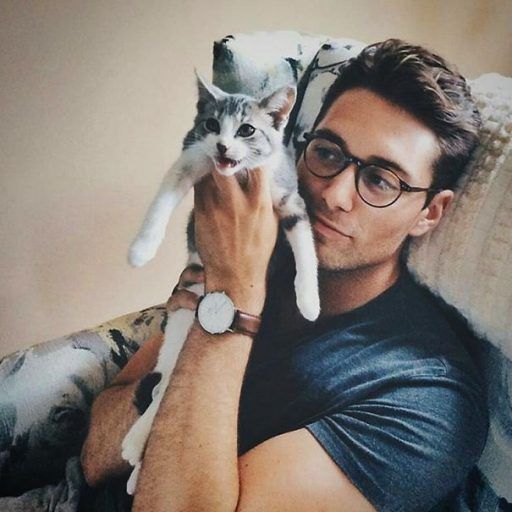 Милые и пушистые: сексуальные парни с котятами в Instagram Фото 9