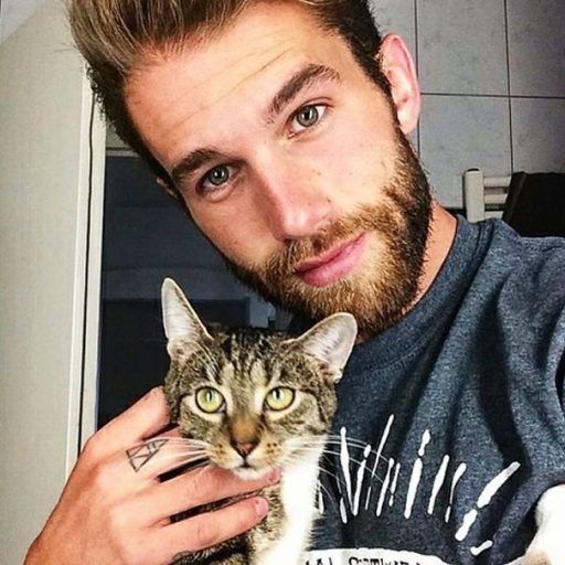 Милые и пушистые: сексуальные парни с котятами в Instagram Фото 15