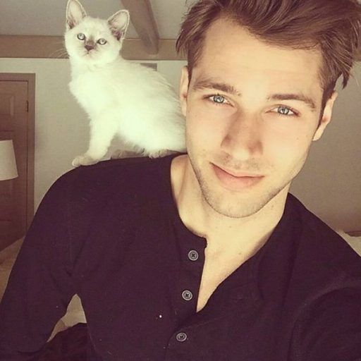 Милые и пушистые: сексуальные парни с котятами в Instagram Фото 16