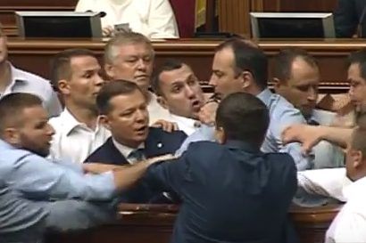 Ляшко та Соболєв побилися біля трибуни в Раді