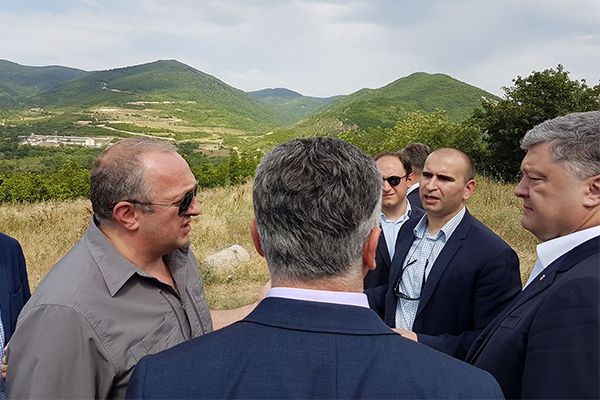 На лінії окупації Росією – Порошенко порівняв Південну Осетію з Донбасом