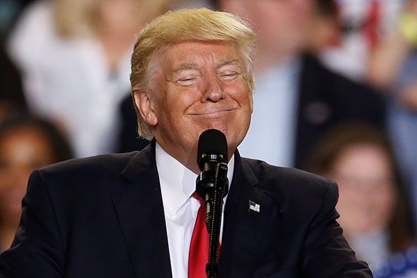 Трамп дізнавався, чи може він помилувати сам себе