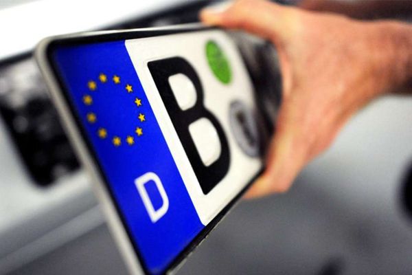 Скільки авто на іноземних номерах вже ввезли в Україну