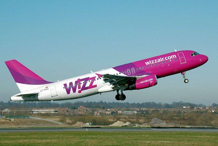 Пасажир Wizz Air намагався вийти з літака у польоті Літак Wizz Air