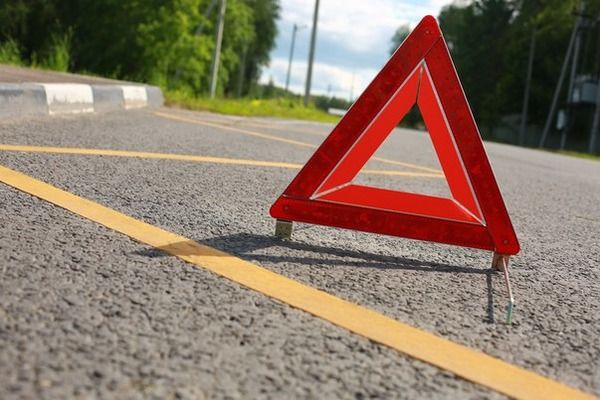 Жінка переплутала педалі і в авто въехало в людей