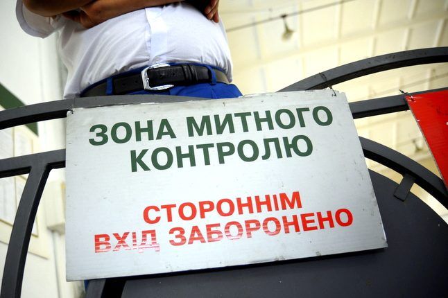Не в день, а на місяць. Безмитне ввезення товарів хочуть обмежити до €150