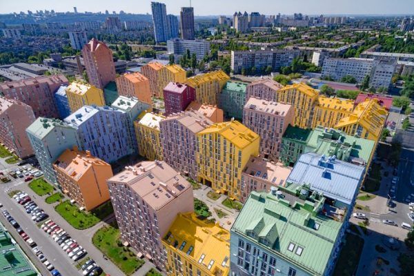 У Києві на чоловіка напали зі зброєю біля його квартири в охоронюваному ЖК нападение в комфорт тауне