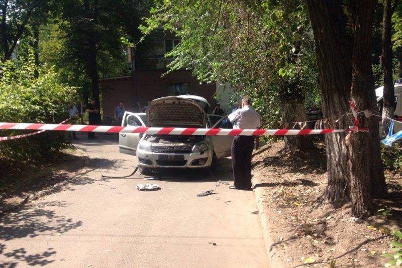 У Дніпрі вибухнуло авто з водієм