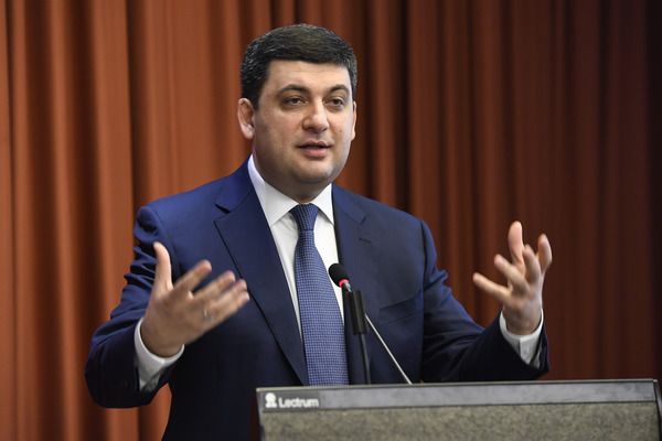 Нам скоро нічим буде платити! Гройсман озвучив дефіцит пенсійного фонду