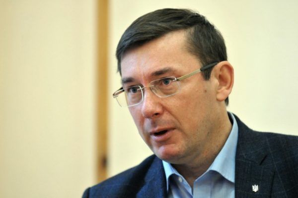 Помічник Трояна і представник Азова затримані на хабарі луценко