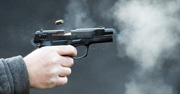 У США біля лікарні сталася стрілянина Пістолет у руці