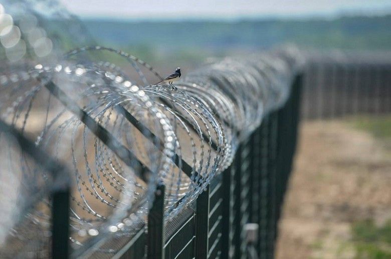 НАБУ затримало групу чиновників за крадіжку грошей на Стіну