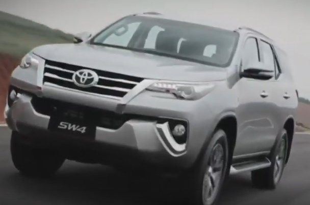 Новий позашляховик Fortuner від Toyota. $33 тис. та 240 коней