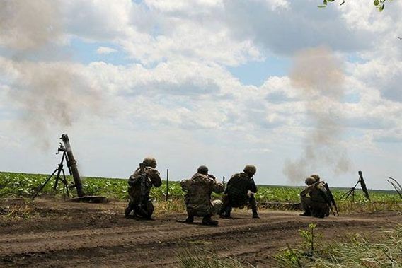 Ситуація у зоні АТО: сепаратисти відкрили вогонь з великокаліберних мінометів Війна на Донбасі