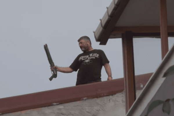 У Туреччині невідомий відкрив вогонь з даху житлового будинку