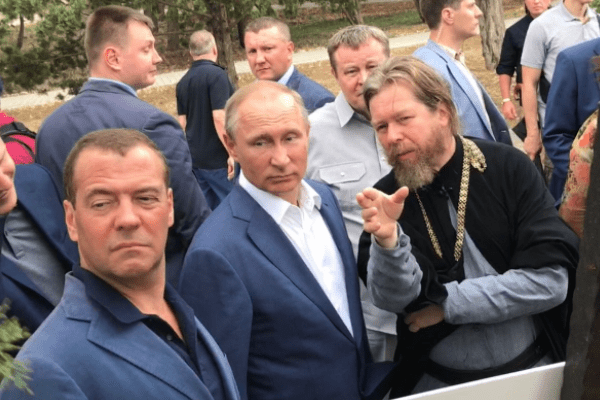 Там чимось тхне? Реакція Медведєва на Дмитро Медведєв