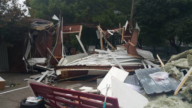 У Києві чоловік вимагав не зносити його МАФ, облившись бензином