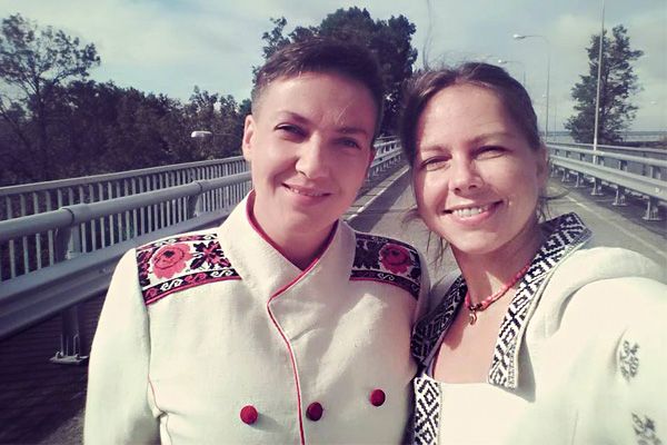 Савченко одягнула вишиванку з “погонами”
