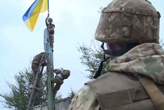 Любите Украину! Особое поздравления с передовой