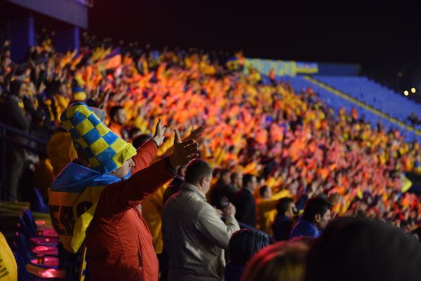 Вірні збірній “пофарбують” Металіст у жовтий колір