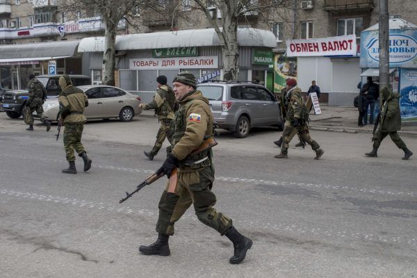 Жебрацькі зарплати і війна: жителі Донбасу проти