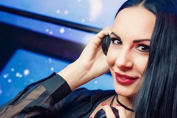 Найкрасивіша поліцейська Києва у білій сукні на вечірці милевич