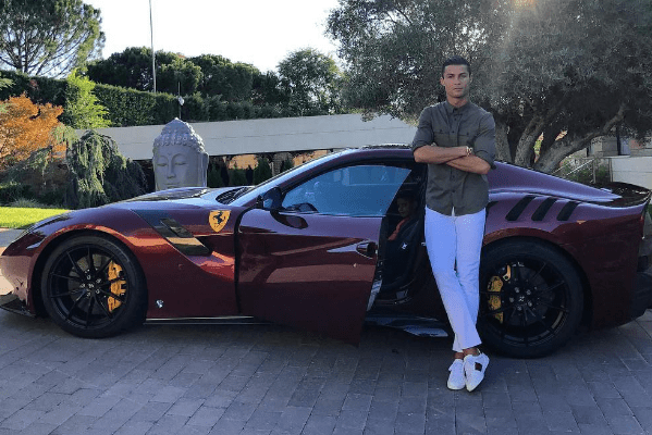 Роналду за $450 тис. купив ексклюзивну модель Ferrari