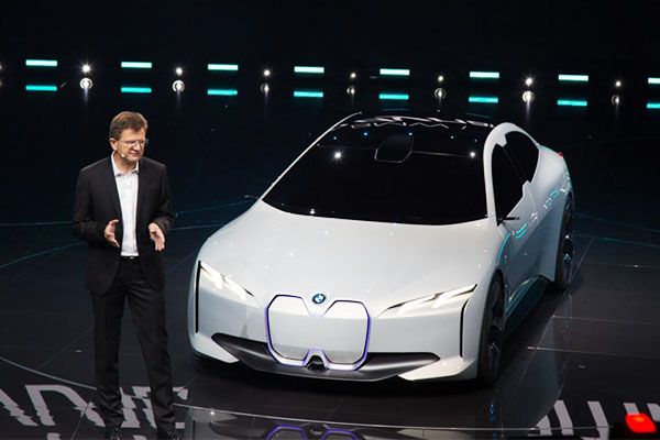 Конкурент Tesla Model S — космический электрокар с прозрачной крышей от BMW