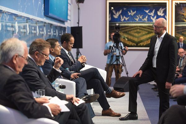 Яценюк проти Ішингера: найгостріша дискусія YES2017 про три “ні” НАТО для України
