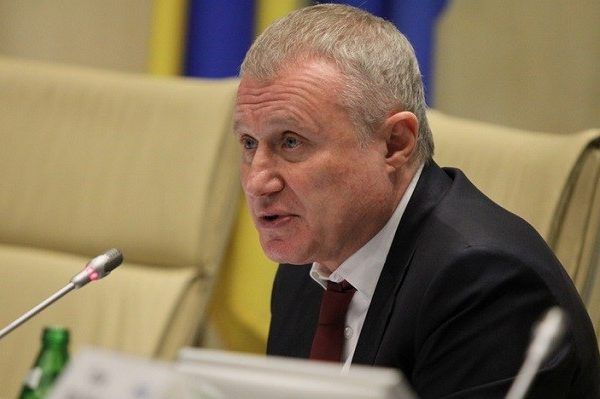 Суркис вычитывает Шевченко на трибунах Олимпийского