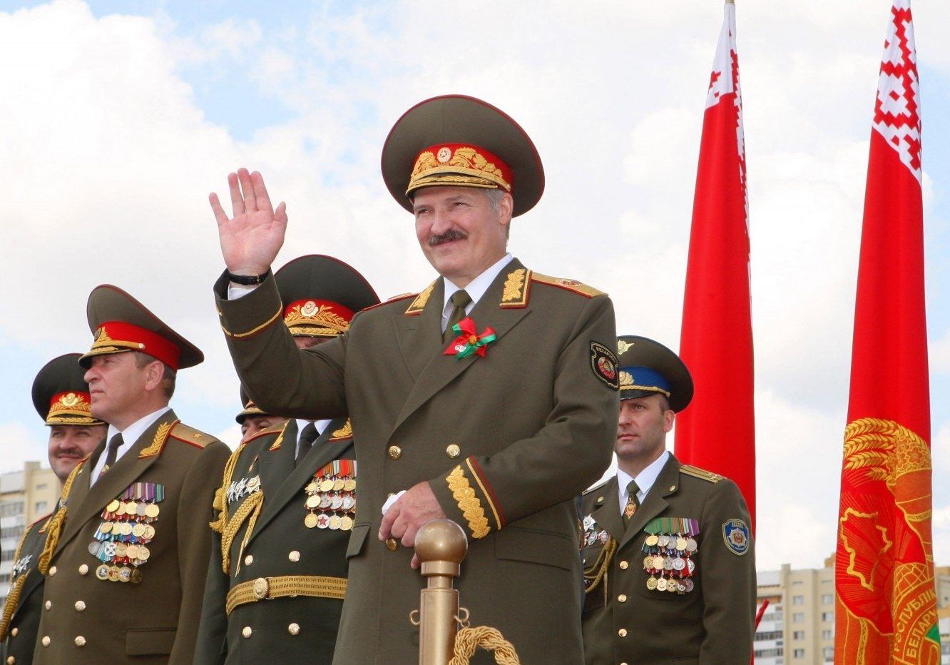 Якщо снаряд влучить – одразу двох не стане – чорний гумор Лукашенка на Захід 2017